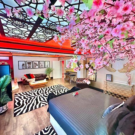Beyond - Romantic Basement Apartment - Close To Beach - With Parking Bournemouth Eksteriør bilde