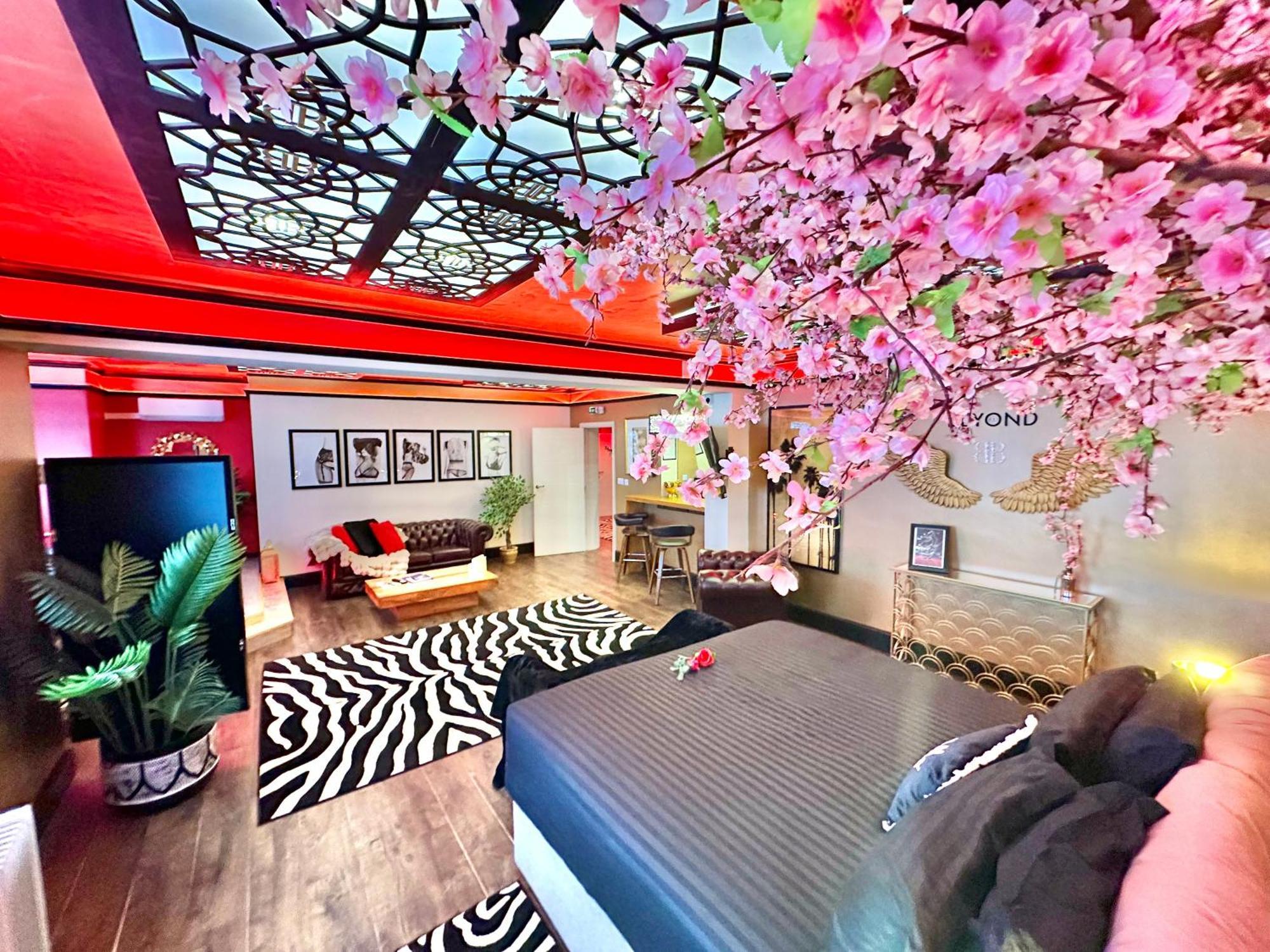 Beyond - Romantic Basement Apartment - Close To Beach - With Parking Bournemouth Eksteriør bilde