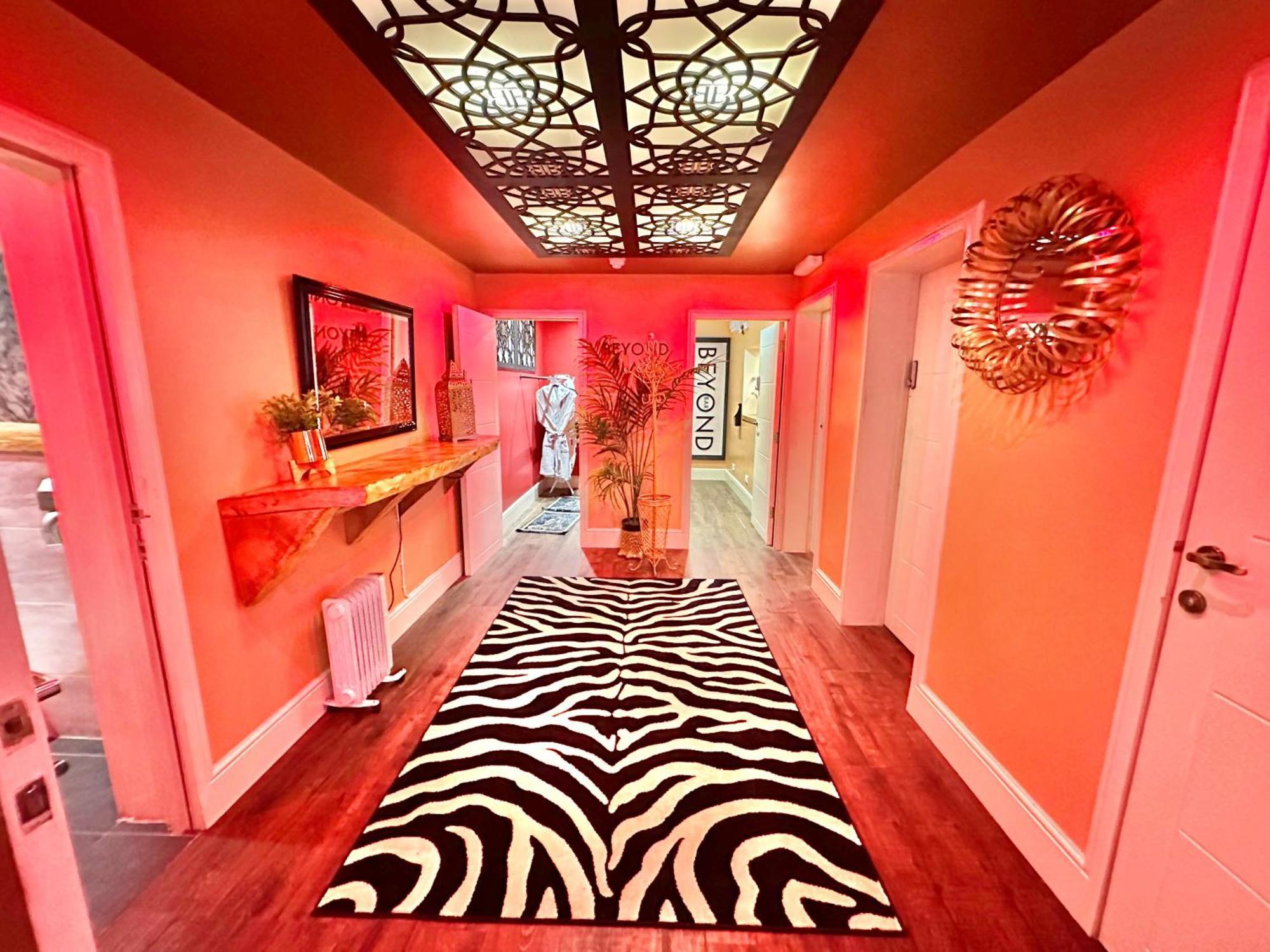 Beyond - Romantic Basement Apartment - Close To Beach - With Parking Bournemouth Eksteriør bilde