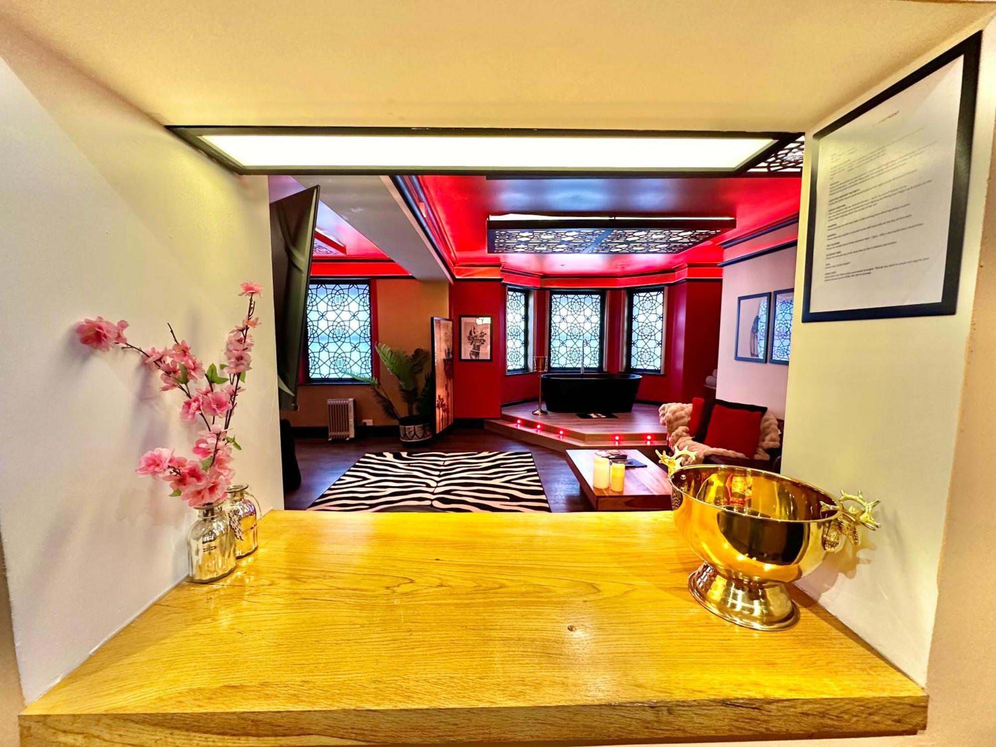 Beyond - Romantic Basement Apartment - Close To Beach - With Parking Bournemouth Eksteriør bilde