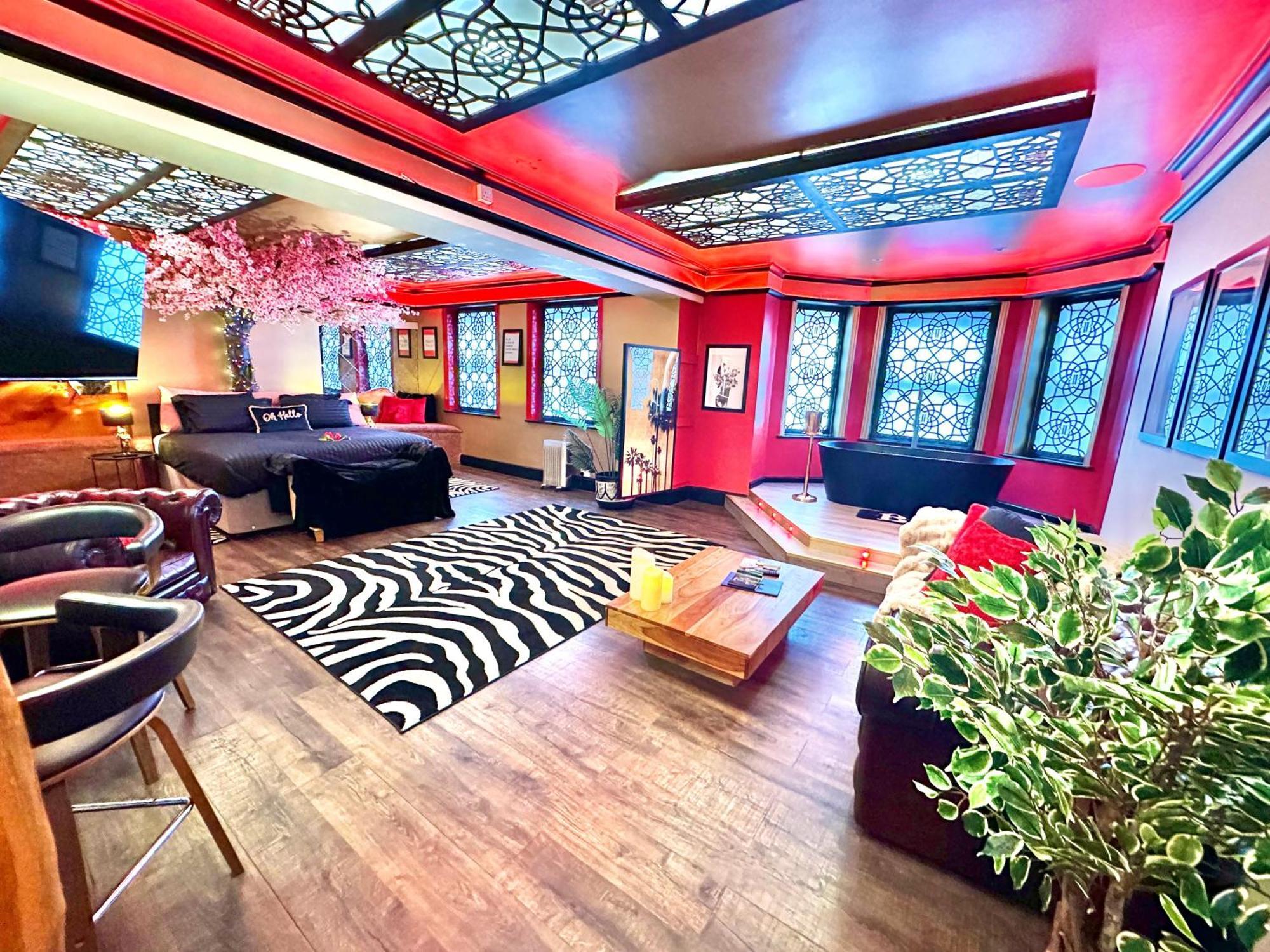 Beyond - Romantic Basement Apartment - Close To Beach - With Parking Bournemouth Eksteriør bilde