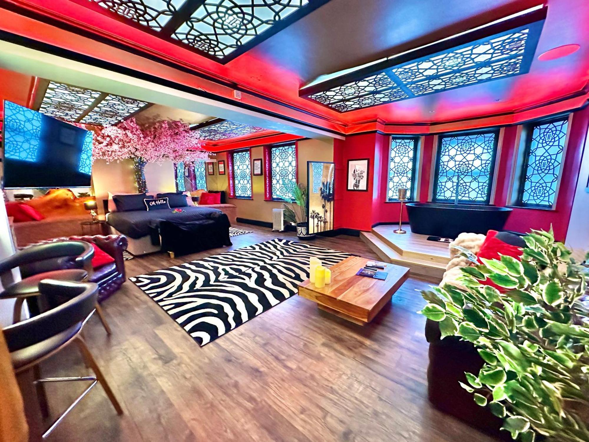 Beyond - Romantic Basement Apartment - Close To Beach - With Parking Bournemouth Eksteriør bilde
